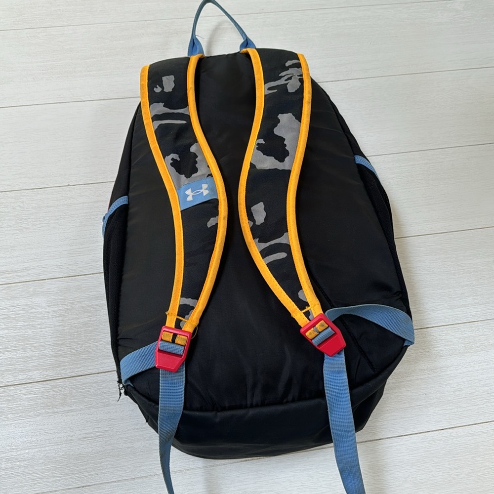 Under Armor Backpack - Picture 2 of 2